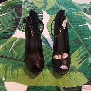 Venus black heels